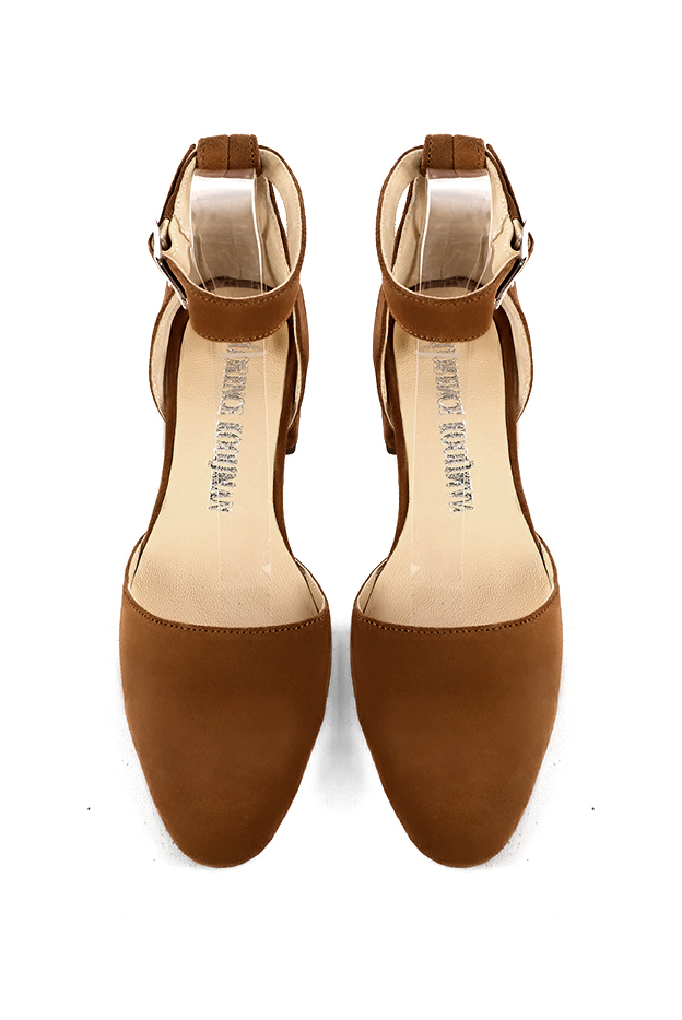 Women's caramel brown open side dress shoes, with a strap around the ankle. Round toe. Low block heels - Top view